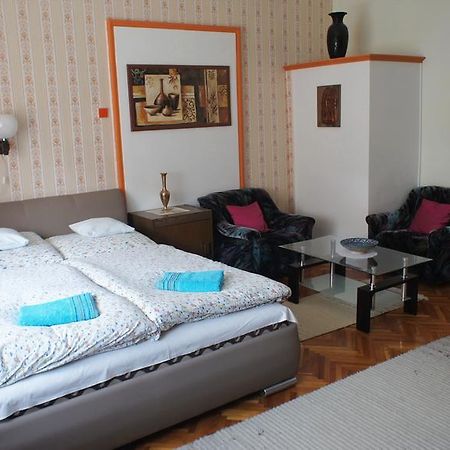 Hajnal Apartman Vila Gyula Exterior foto