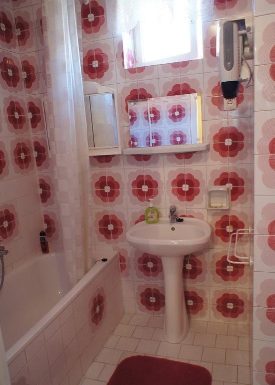 Hajnal Apartman Vila Gyula Quarto foto