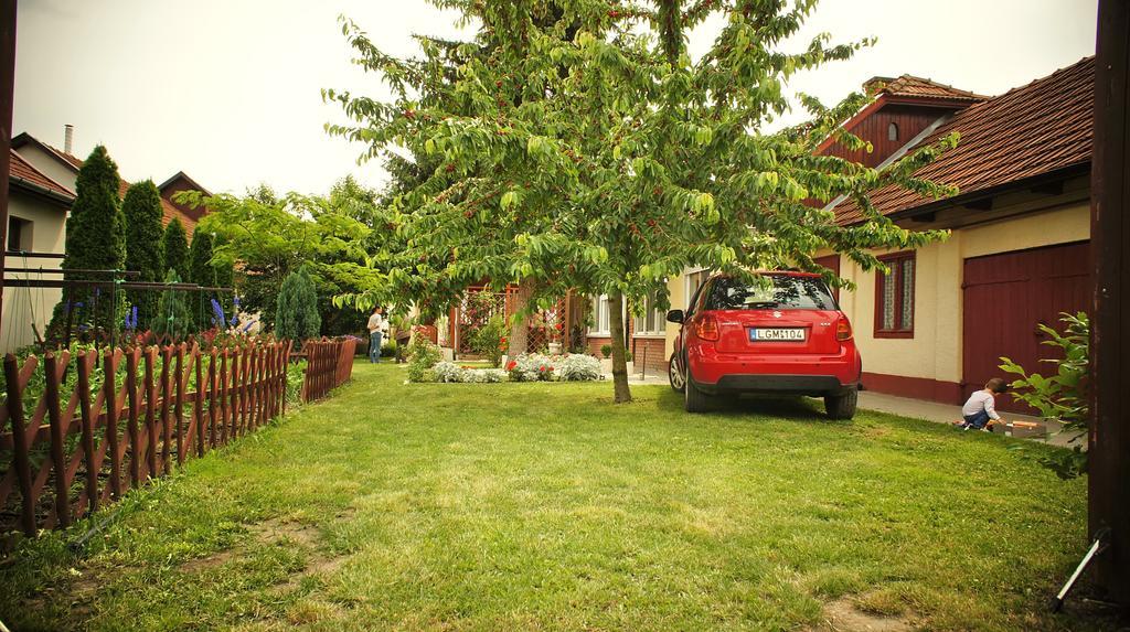 Hajnal Apartman Vila Gyula Exterior foto
