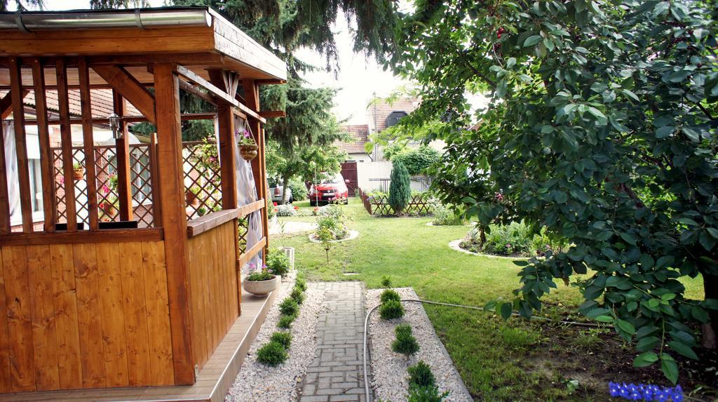 Hajnal Apartman Vila Gyula Exterior foto