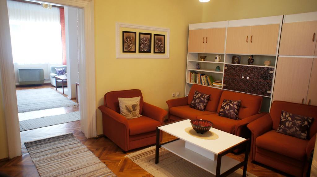 Hajnal Apartman Vila Gyula Exterior foto
