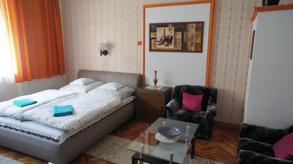 Hajnal Apartman Vila Gyula Exterior foto